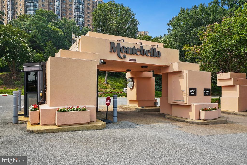 Image 50 of property listing at 5904 MOUNT EAGLE DR #718, Alexandria, VA 22303