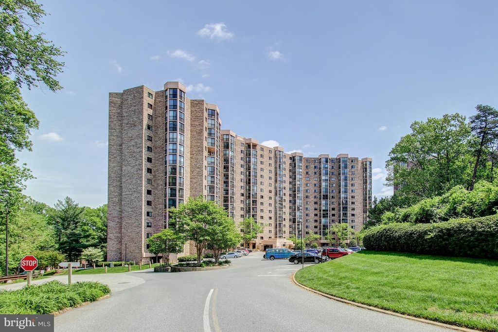 Image 52 of property listing at 5904 MOUNT EAGLE DR #718, Alexandria, VA 22303