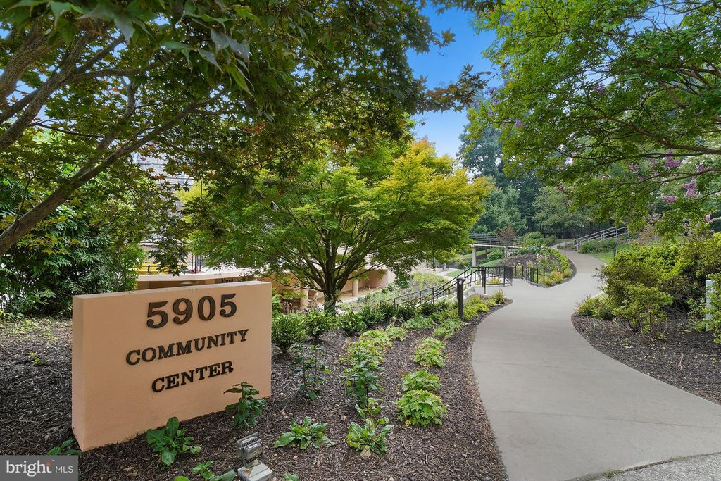 Image 54 of property listing at 5904 MOUNT EAGLE DR #718, Alexandria, VA 22303