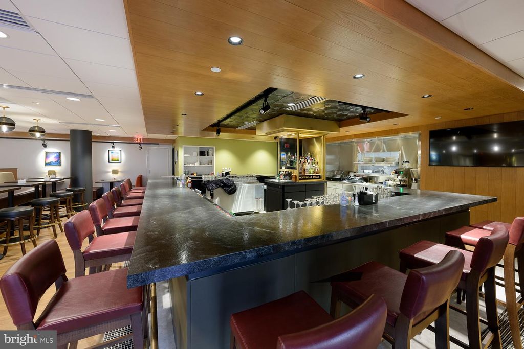 Image 62 of property listing at 5904 MOUNT EAGLE DR #718, Alexandria, VA 22303