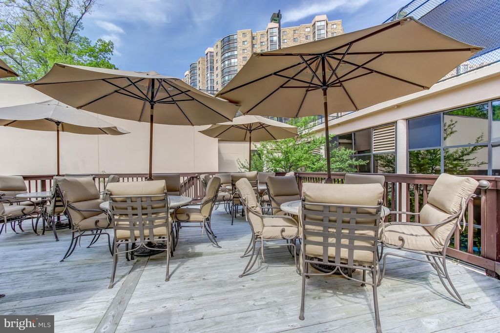 Image 63 of property listing at 5904 MOUNT EAGLE DR #718, Alexandria, VA 22303