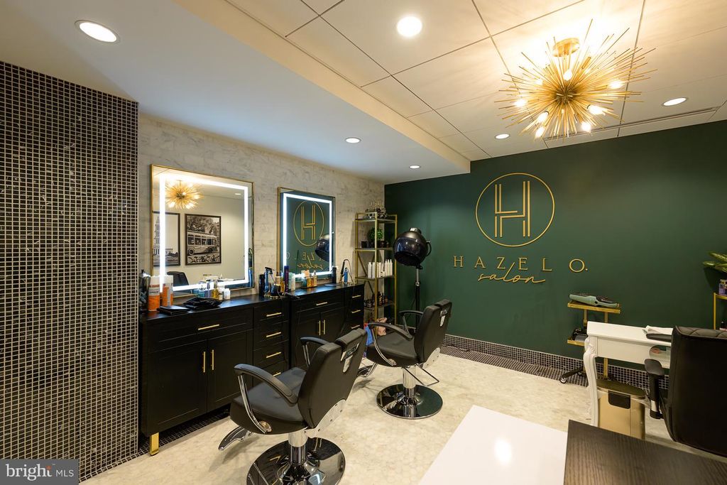Image 75 of property listing at 5904 MOUNT EAGLE DR #718, Alexandria, VA 22303