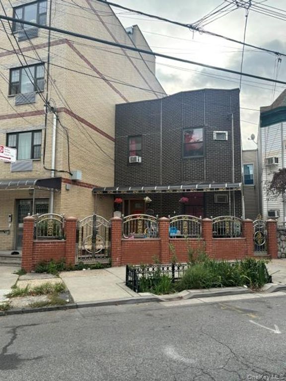 1557 Glover Street, Bronx, NY 10462 — exterior