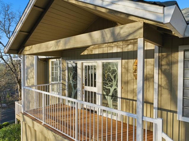 18936 Hummingbird Dr, Penn Valley, CA 95946