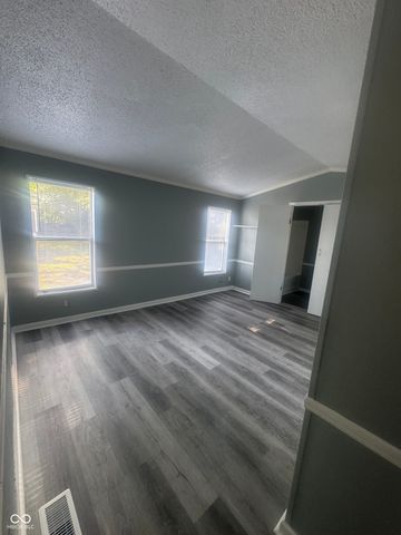 1145 Southpointe Drive, Franklin, IN 46131