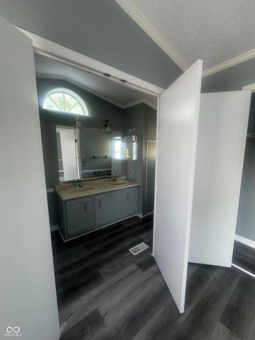 1145 Southpointe Drive, Franklin, IN 46131