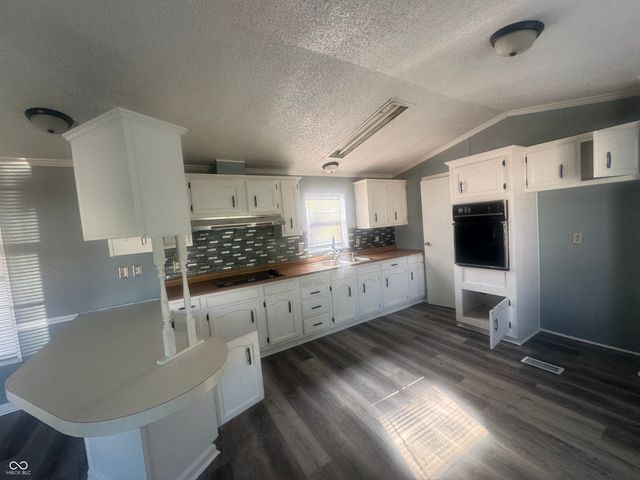 1145 Southpointe Drive, Franklin, IN 46131