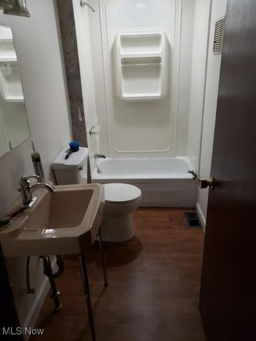 29901 Eddy Road, Willoughby Hills, OH 44094