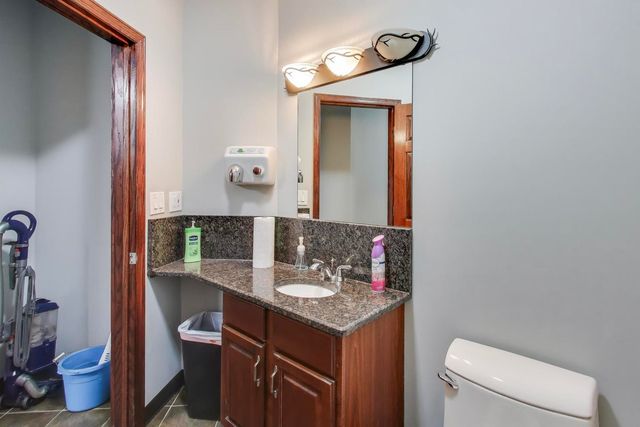 5696 N Milwaukee Avenue, Chicago, IL 60646