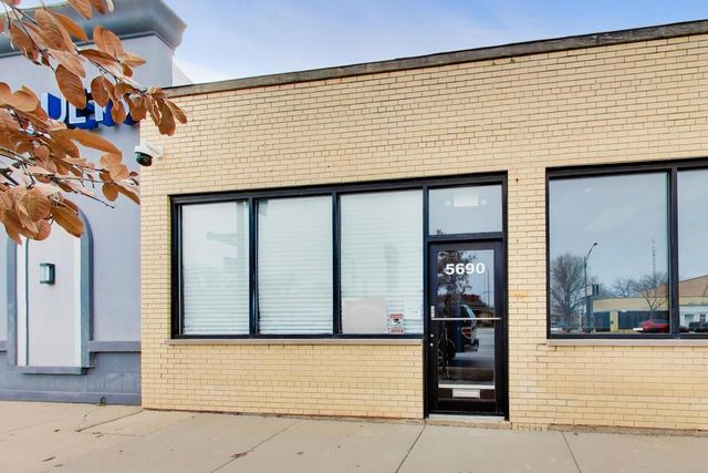 5696 N Milwaukee Avenue, Chicago, IL 60646