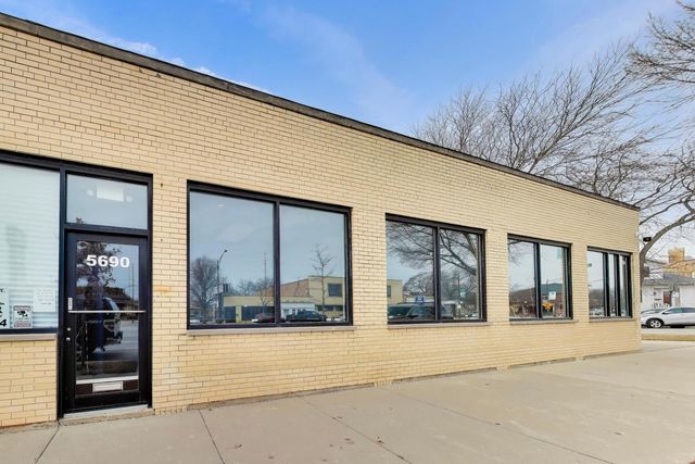 5696 N Milwaukee Avenue, Chicago, IL 60646
