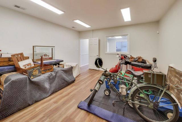 5696 N Milwaukee Avenue, Chicago, IL 60646