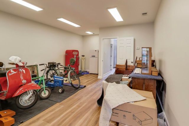 5696 N Milwaukee Avenue, Chicago, IL 60646