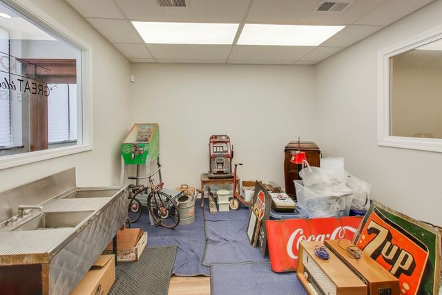 5696 N Milwaukee Avenue, Chicago, IL 60646