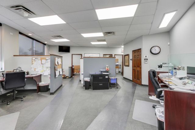 5696 N Milwaukee Avenue, Chicago, IL 60646