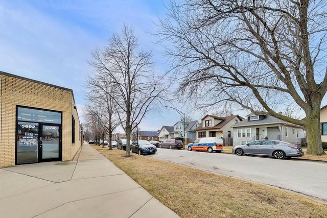 5696 N Milwaukee Avenue, Chicago, IL 60646