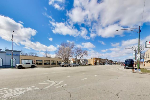 5696 N Milwaukee Avenue, Chicago, IL 60646