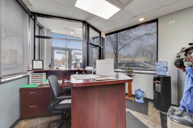 5696 N Milwaukee Avenue, Chicago, IL 60646