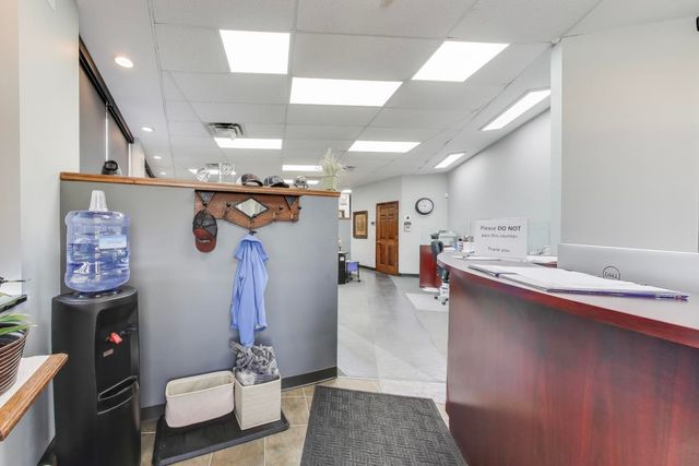 5696 N Milwaukee Avenue, Chicago, IL 60646