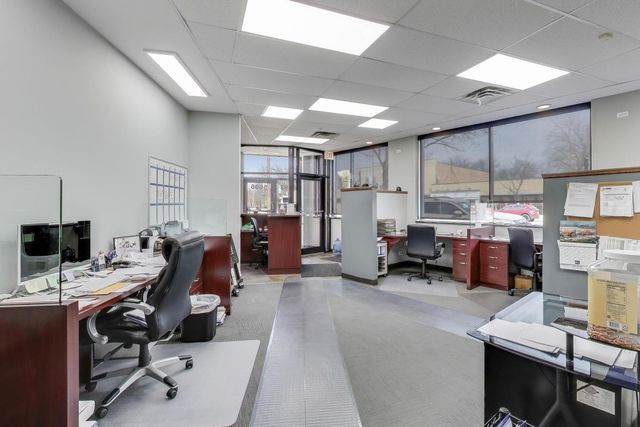 5696 N Milwaukee Avenue, Chicago, IL 60646