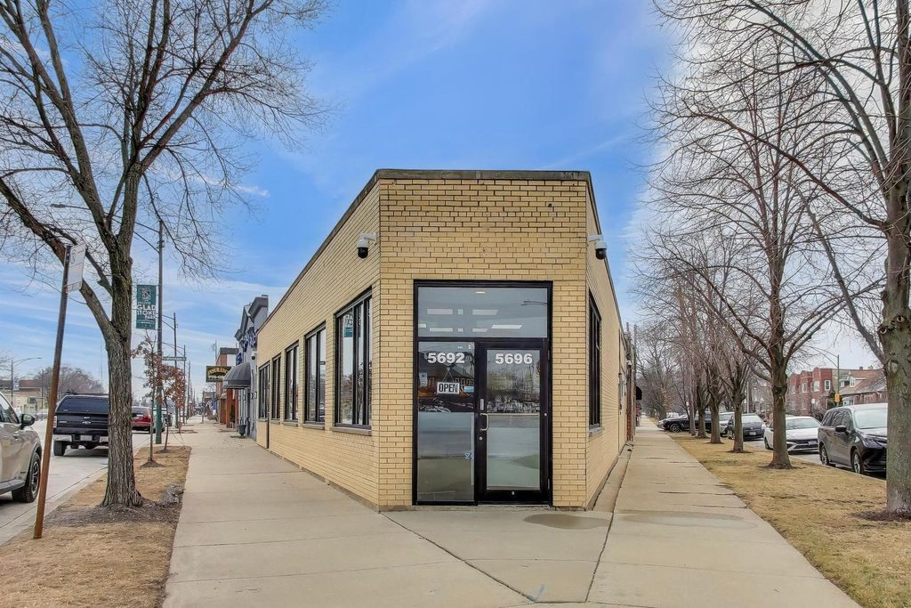 5696 N Milwaukee Avenue, Chicago, IL 60646