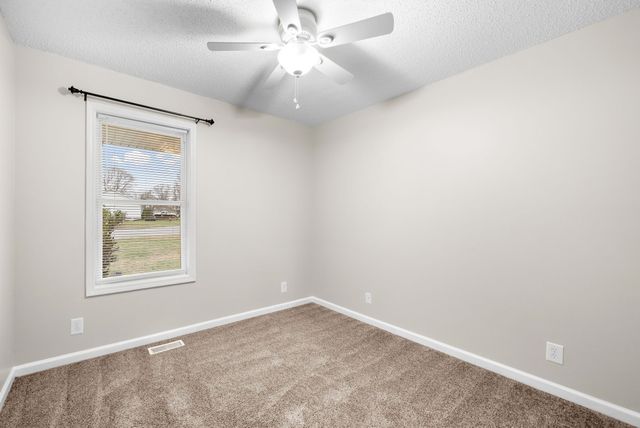 1957 Timberline Cir, Oak Grove, KY 42262