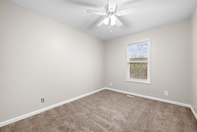 1957 Timberline Cir, Oak Grove, KY 42262