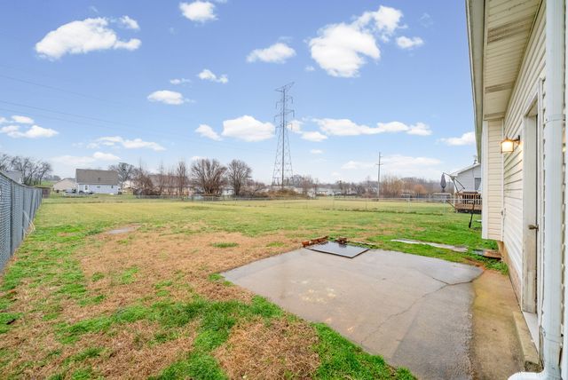 1957 Timberline Cir, Oak Grove, KY 42262