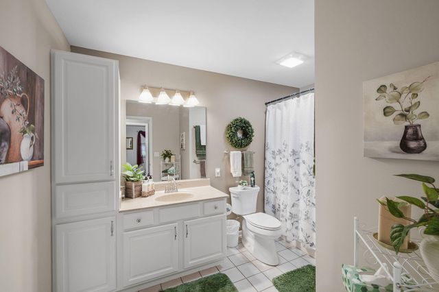 690 Hidden Oak Trail 1a, Hobart, IN 46342