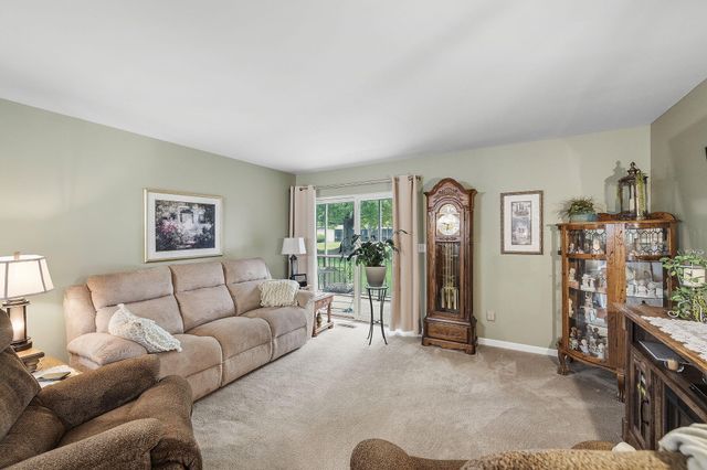 690 Hidden Oak Trail 1a, Hobart, IN 46342