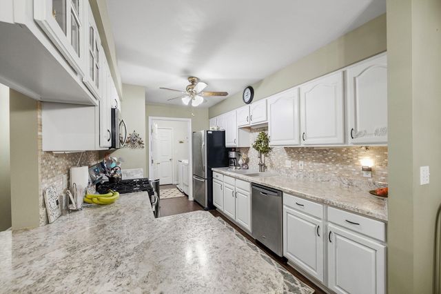 690 Hidden Oak Trail 1a, Hobart, IN 46342