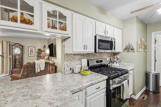 690 Hidden Oak Trail 1a, Hobart, IN 46342