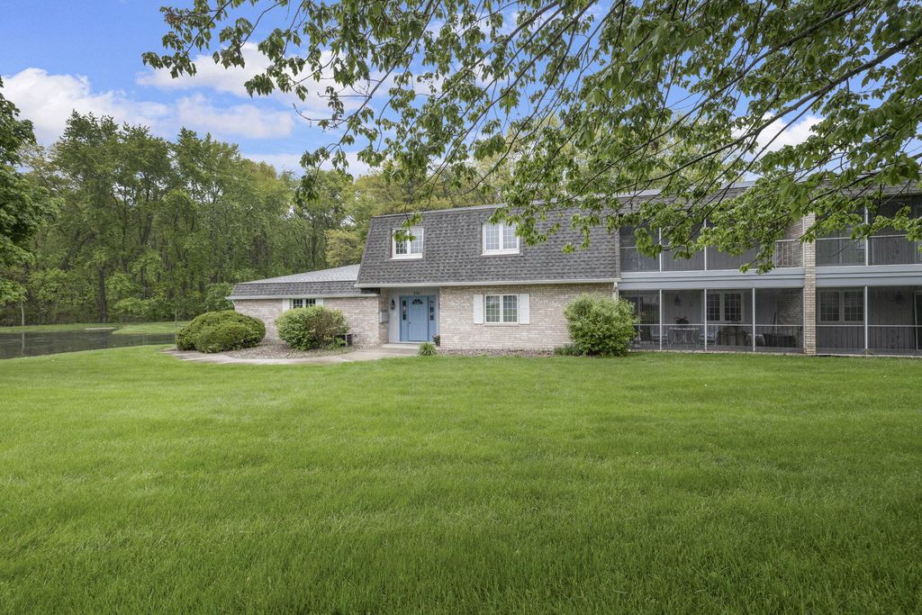 690 Hidden Oak Trail 1a, Hobart, IN 46342
