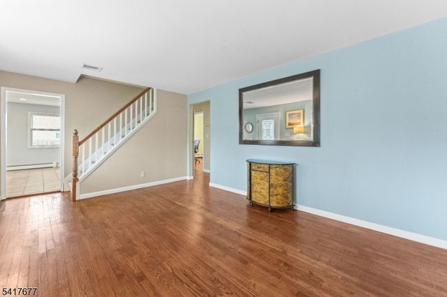 25 Fair Hill Rd, Clifton City, NJ 07013