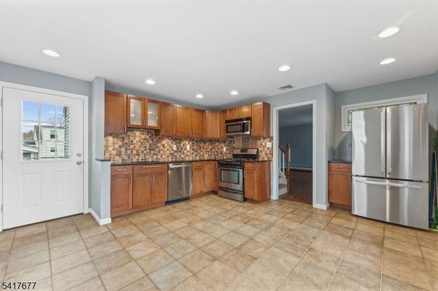 25 Fair Hill Rd, Clifton City, NJ 07013