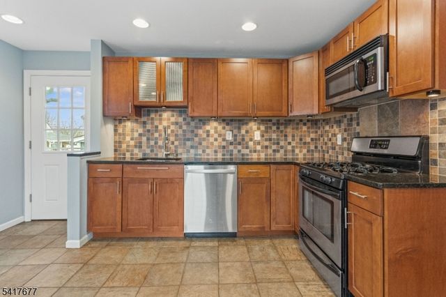 25 Fair Hill Rd, Clifton City, NJ 07013