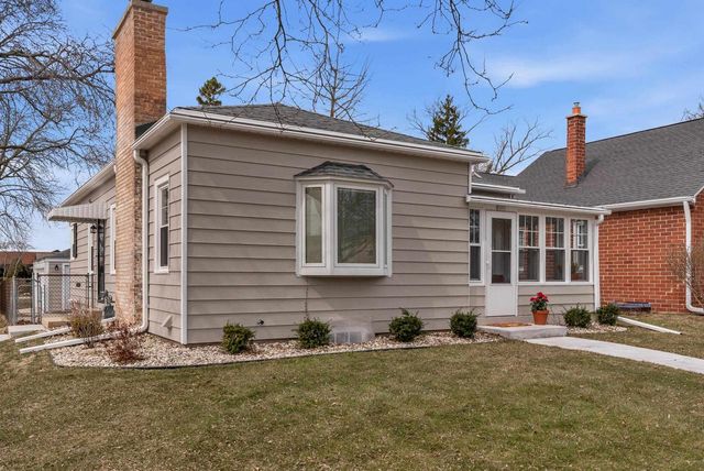 5001 N Bay Ridge Avenue, Whitefish Bay, WI 53217