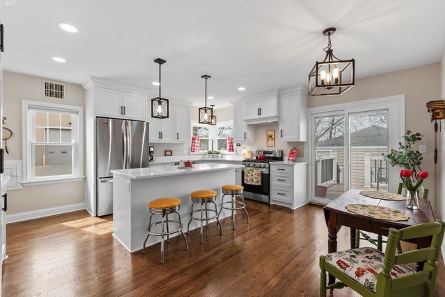 5001 N Bay Ridge Avenue, Whitefish Bay, WI 53217