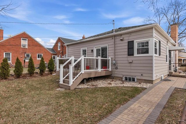 5001 N Bay Ridge Avenue, Whitefish Bay, WI 53217