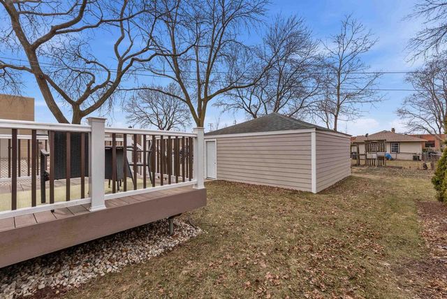 5001 N Bay Ridge Avenue, Whitefish Bay, WI 53217