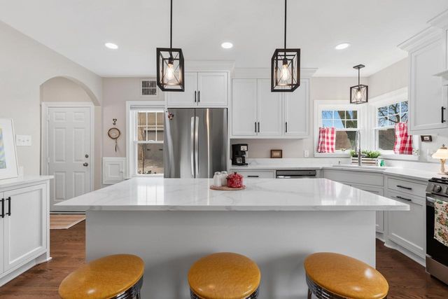 5001 N Bay Ridge Avenue, Whitefish Bay, WI 53217