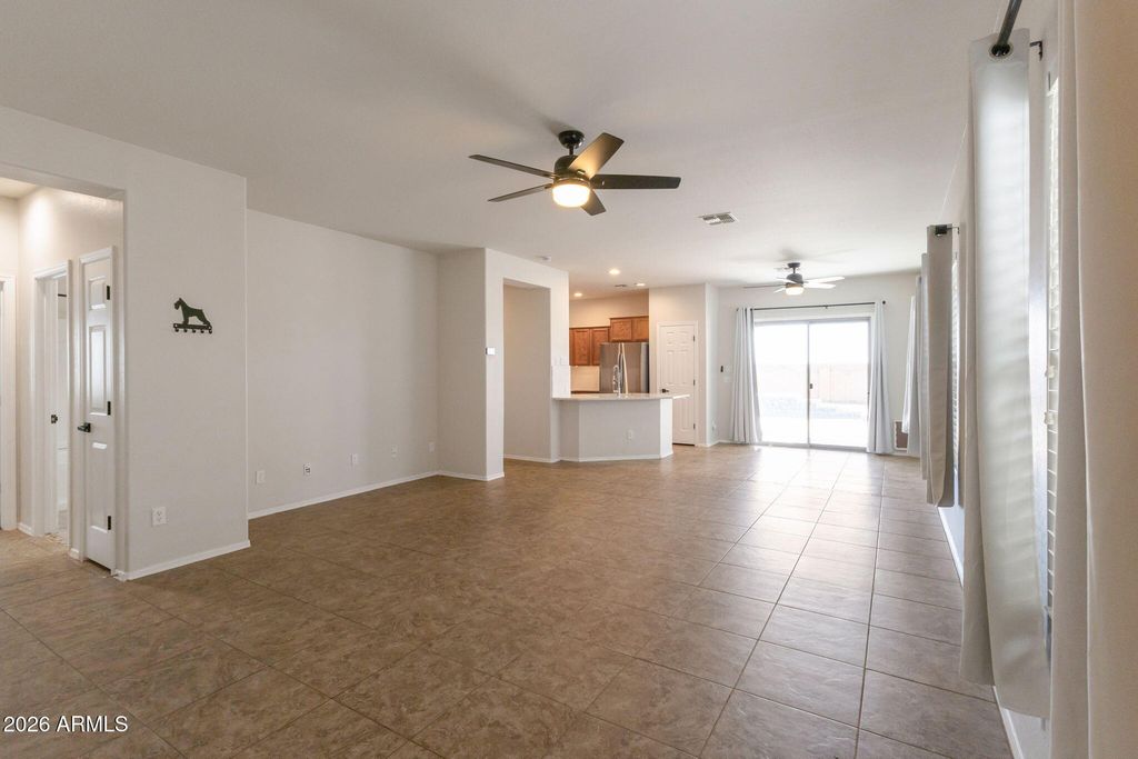 Image 5 of property listing at 7525 W SPRINGFIELD Way, Florence, AZ 85132