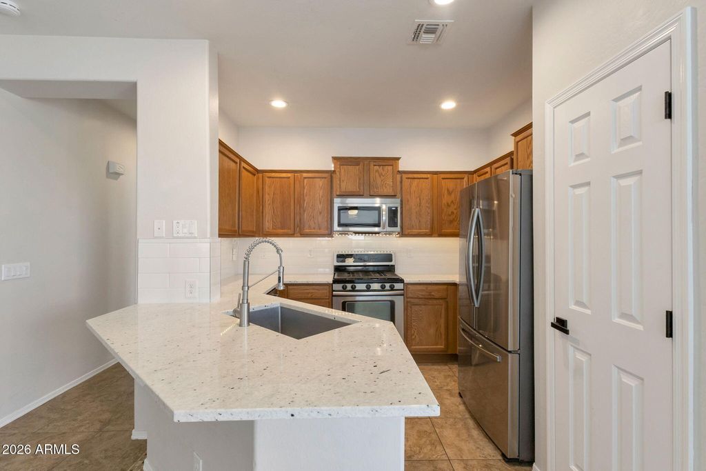 Image 7 of property listing at 7525 W SPRINGFIELD Way, Florence, AZ 85132