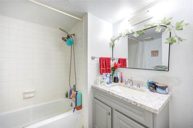 14911 Wunderlich Drive 413, Houston, TX 77069