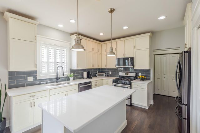 875 Farmview Drive, Valparaiso, IN 46383