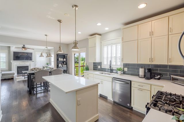 875 Farmview Drive, Valparaiso, IN 46383