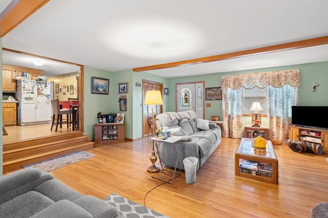 6 Beatrice Rd, Beverly, MA 01915