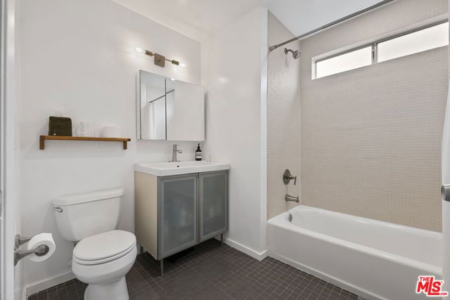 2714 Auburn Street 103, Los Angeles, CA 90039
