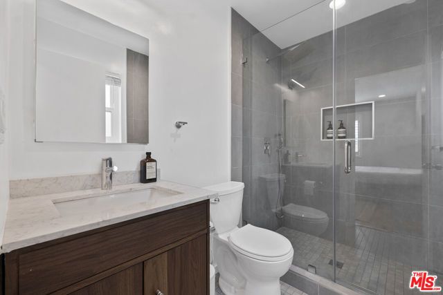 2714 Auburn Street 103, Los Angeles, CA 90039