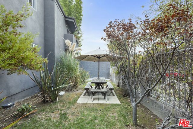 2714 Auburn Street 103, Los Angeles, CA 90039